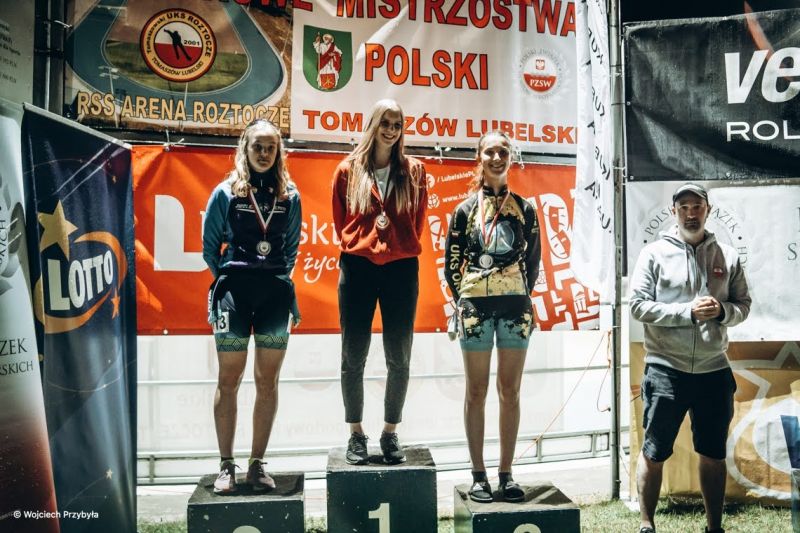  Klaudia Tyszkiewicz z "UKS ZWOLEŃ-TEAM" z 4 medalami  